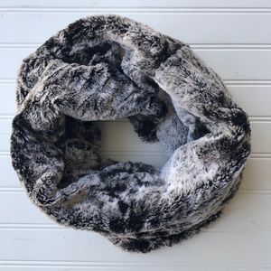 Women’s Fur Infinity Scarf